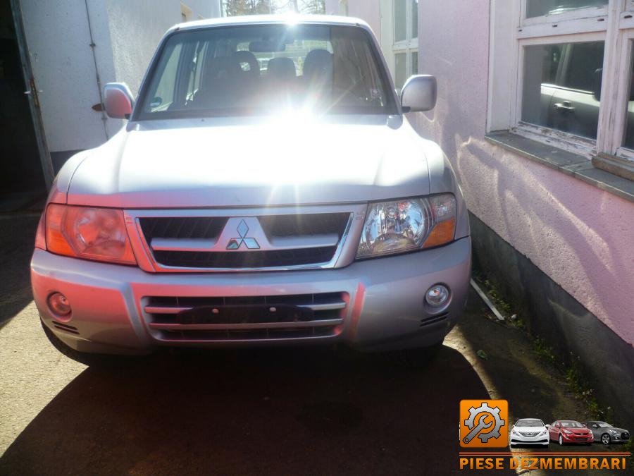 Aripa fata mitsubishi pajero 2010