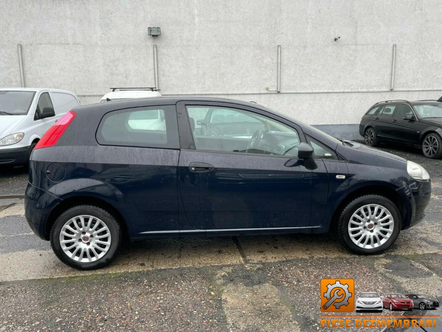 Aripa spate fiat grande punto 2010