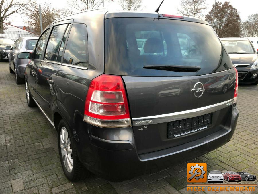 Aripa spate opel zafira b 2009