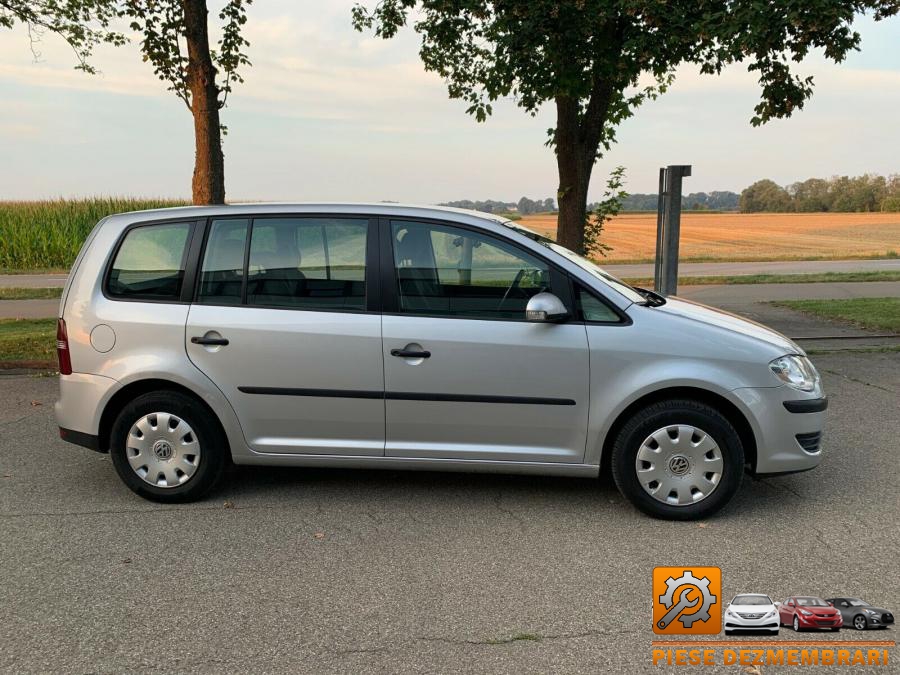 Aripa spate volkswagen touran 2012