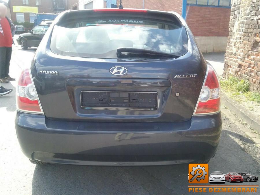 Bara spate hyundai accent 2010