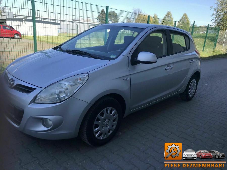 Bara spate hyundai i20 2014