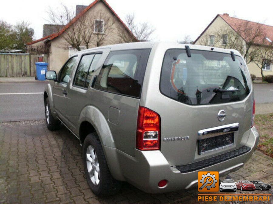 Faruri nissan pathfinder 2011