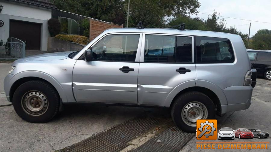 Luneta mitsubishi pajero 2010