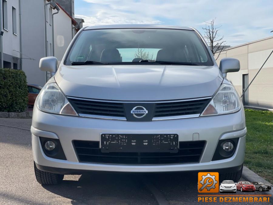 Luneta nissan tiida 2011