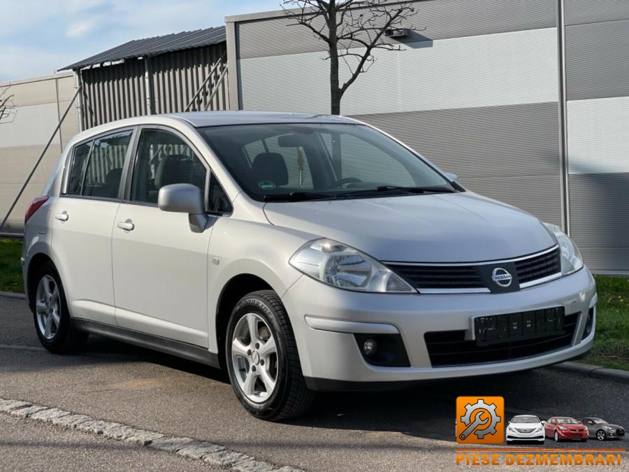 Luneta nissan tiida 2011