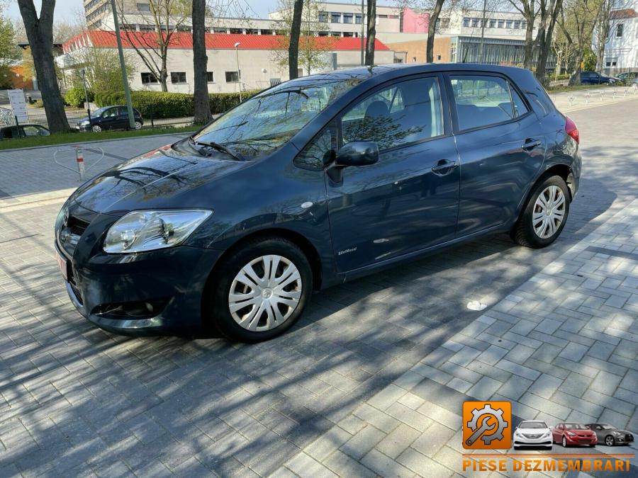 Punte spate toyota auris 2010