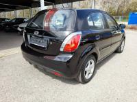 Aripa spate kia rio 2010